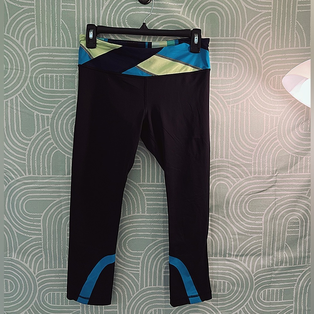 Lululemon Women’s Size 6 Capri Leggings Black Teal Colorblock Back Zip Pocket